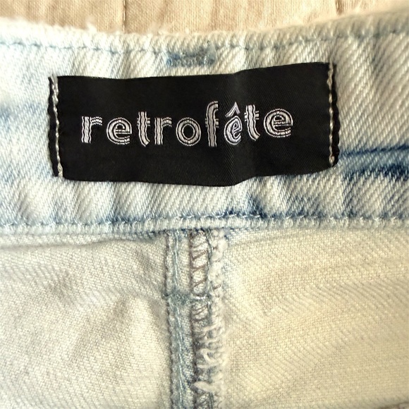 Retrofête High‑Rise Button‑Fly Denim Shorts Light Wash Distressed Look | Size 28 - Picture 4 of 7